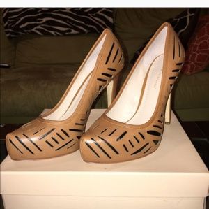 BCBG/Prague women's pumps sz 8